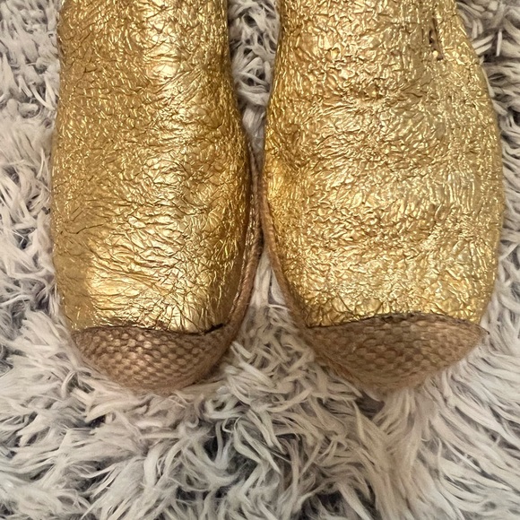 Stuart Weitzman gold leather espadrilles - Picture 6 of 8